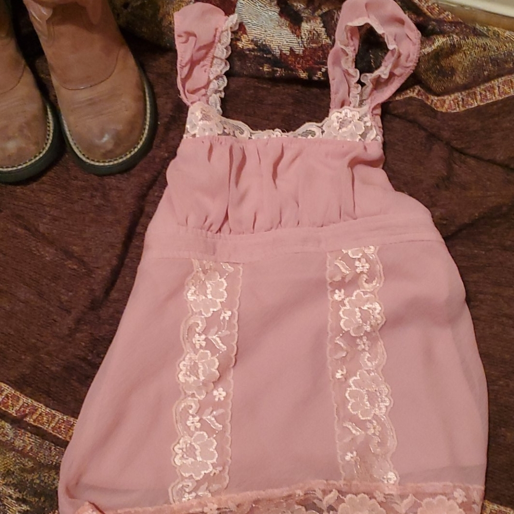 Size 3 like new holister shorts & halo tank